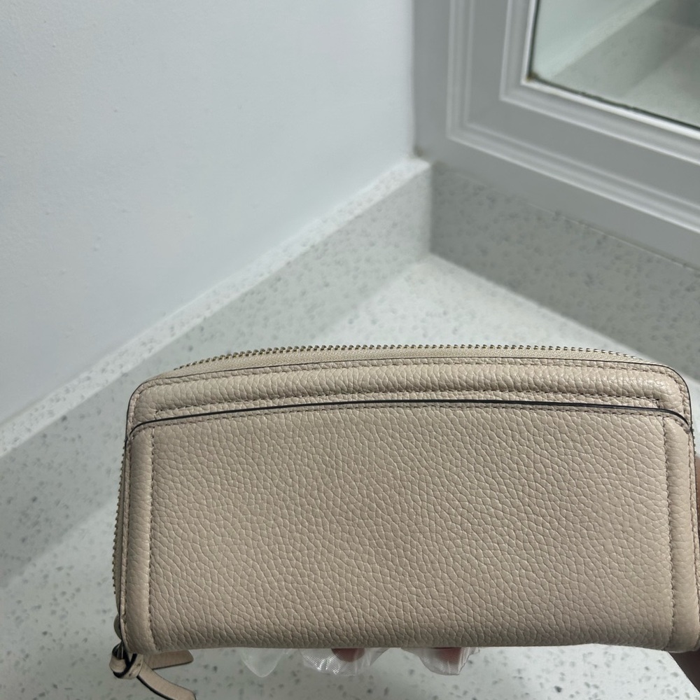 Kate Spade Hand Wallet - Picture 9 of 9
